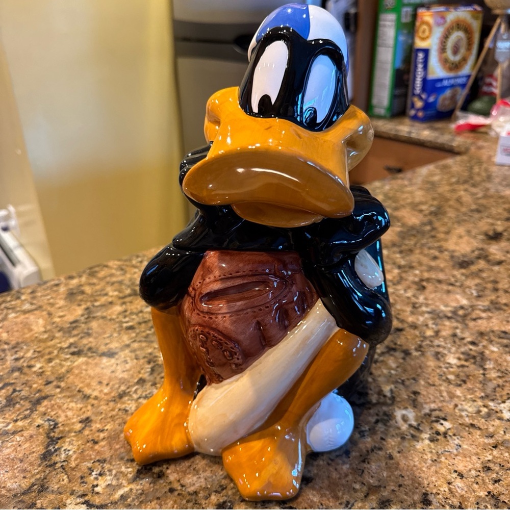 Vintage 1993 Warner Brothers Looney Tunes Daffy Duck Baseball Ceramic Cookie Jar
